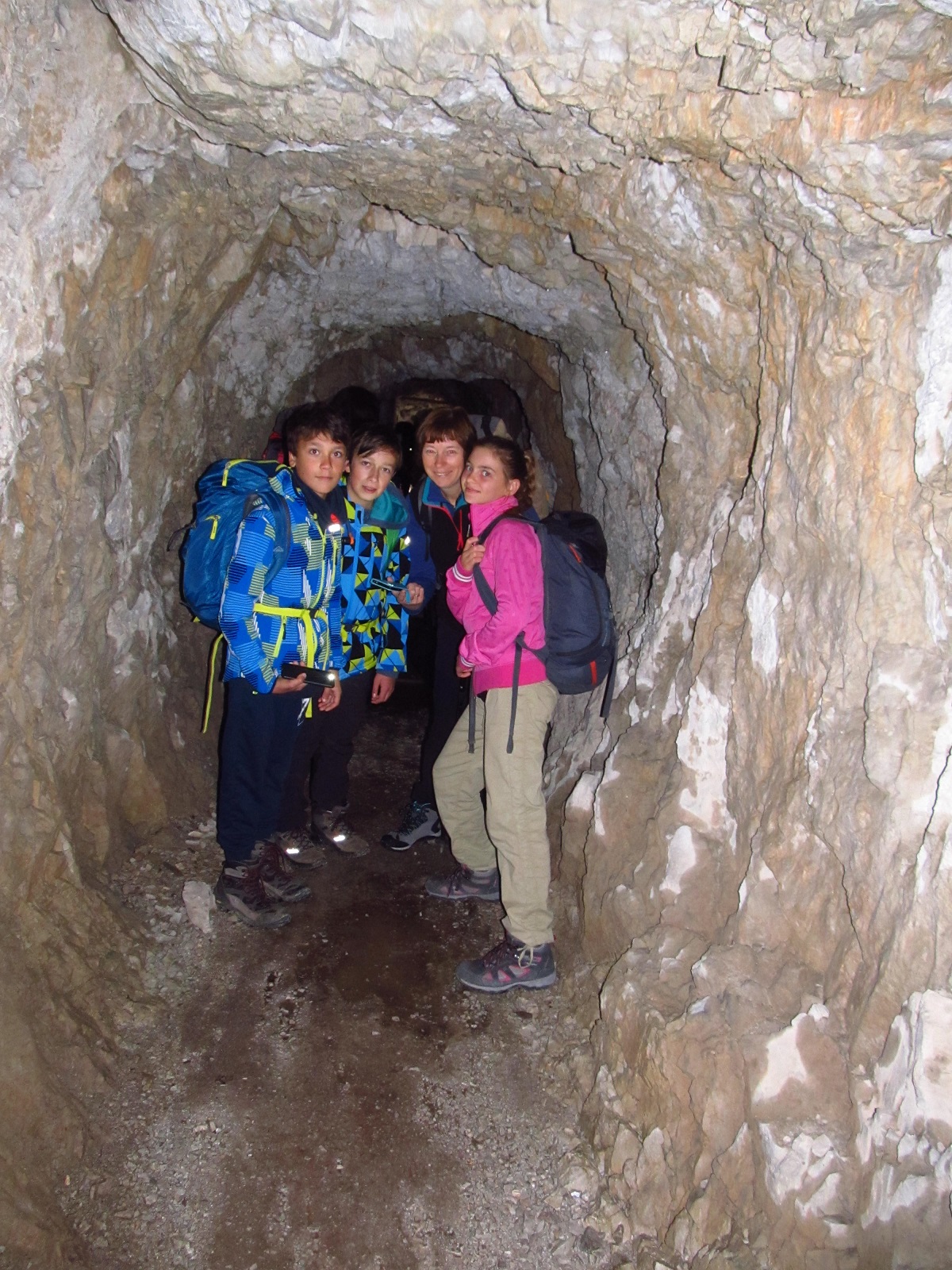 v-bornovem-tunelu